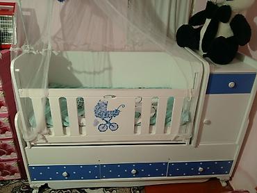 komod üçün döşəkcə: Uşaq beşiyi və komodlu-besik kombi dəsti - Rəng: ağ-göy, polka — 1