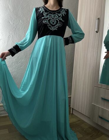 кыргызское национальное платье: Вечернее платье, Длинная модель, С рукавами, S (EU 36), M (EU 38)