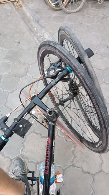 4 колёсный велосипед: Шоссейный велосипед
дополнительно диски колёсные + покрышки