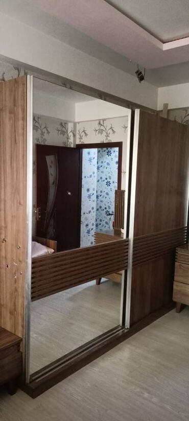 шикарная кровать: 2 односпальные кровати, Шкаф, Трюмо, 2 тумбы, Б/у