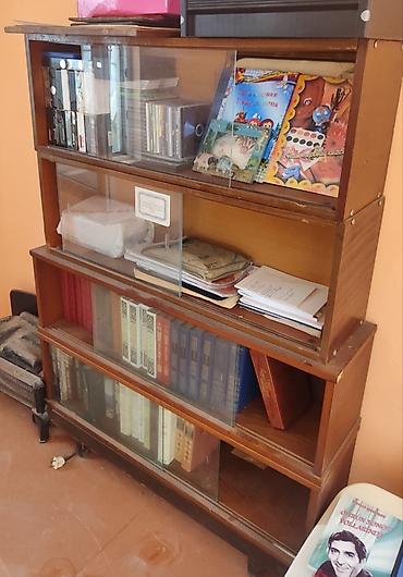 kitab şkaf: Taxta kitab şkafı – vitrinli kitab refleri,4 eded,biri 25 manat - — 1