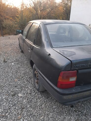 старый мотоцикл: Opel Vectra: 1992 г., 1.5 л, Механика, Бензин, Седан