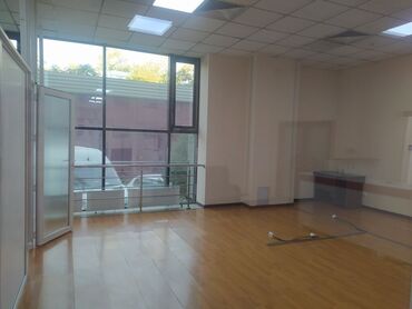 аренда помещения под маникюрный салон: Сдаю Офис, 55 м², В жилом комплексе, 1 линия
