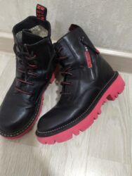 белорусская обувь для проблемных ног бишкек: Две пары зимней обуви: На первой фотке: женские/подростковые черные