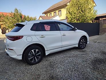 BYD: BYD E2: 2025 г., Автомат, Электромобиль, Кроссовер — 4