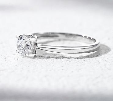 Үлпөт көйнөктөрү жана аксессуарлар: 💍 Кольцо из белого золота 750 пробы с лабораторным бриллиантом • — 4