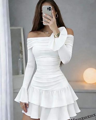 p. s. fashion нови сад – слике: Elegantna mini haljina bez ramena, dugih rukava, sa volanima Haljina — 1