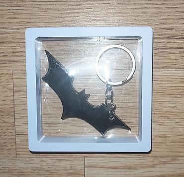 celine: Batman temalı açarlıq. - Dizayn: Yarasa loqosu formasında, qara — 1