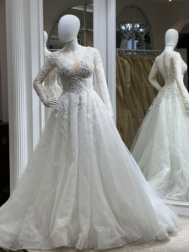 Свадебные платья и аксессуары: Продаются свадебные платья итальянских брендов, отличное состояние