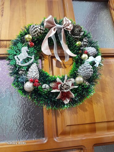 Yeni il oyuncaqları və bəzəkləri: Yeni il və Milad qapı bəzəyi – əl işidir Qiymət 13-25 AZN-DİR. - — 4