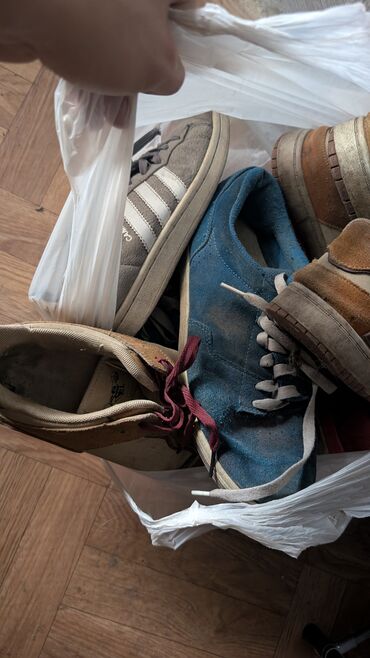 сникерс оптом бишкек: Б/у обувь в основном кеды. 38.5-39 размер и 42.5-43 размер также вещи