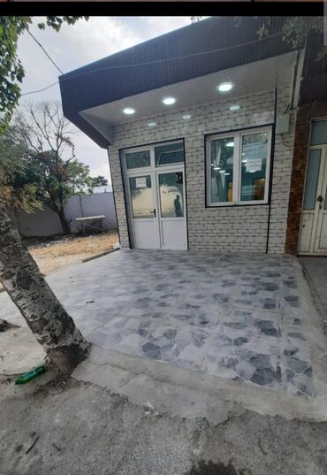 аренда нежилого помещения: Vasmoy bazarla uz uze 9 mertebe binanin arxasinda 55 kv temirli bos