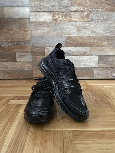 papucice elegantne broj: Nike 98 patike, nove. Broj 44, dostupni u crvenoj i crnoj boji