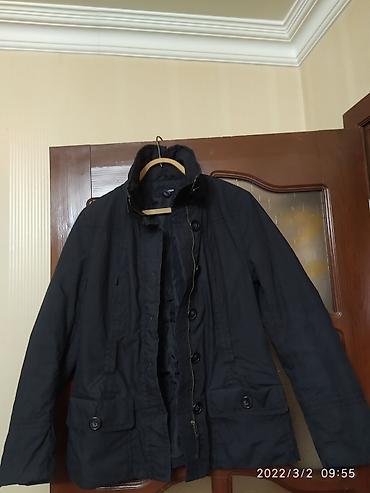 kurta: Черная куртка- размер 40 в хорошем состоянии.Материал не промокаемый — 4