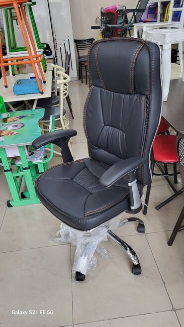 Ofis və oyun kresloları: Yeni, Təkərli, Qolları tənzimlənmir, Parça — 22