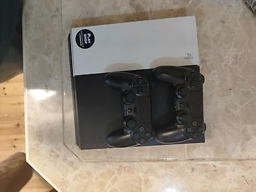 plesteysen: PlayStation 4 (PS4) Slim – 500 GB - Rəng: İki tonlu (ağ və qara üst — 4