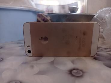 уй апарат: IPhone 5s, золотистый корпус, белая фронтальная панель. Ключевые — 4