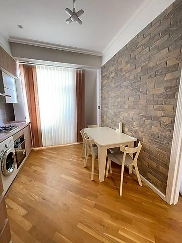 Дом и сад: İcarəyə verilir 1 otaqlı yeni tikili 45 m², Ağ şəhər q. Kateqoriya — 5