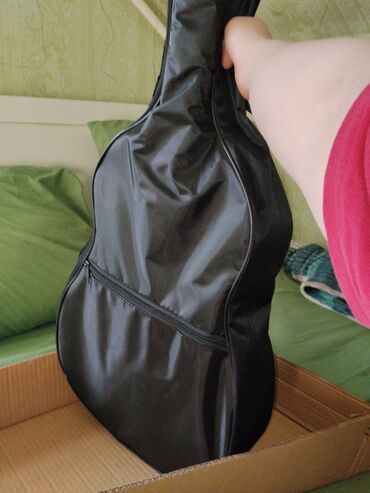 Гитары: Продам отличную акустическую гитару в глубоком синем цвете. Инструмент — 6