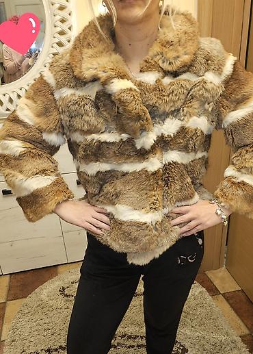 Krzneni kaputi: Ženska bunda/kaput od pravog krzna, kratkog kroja (dužina do kukova) — 3