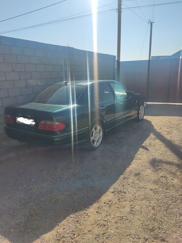 внедорожник продается: Mercedes-Benz E-Class: 1997 г., 2 л, Механика, Бензин, Седан