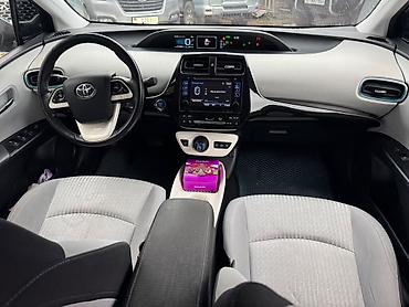 Toyota: Toyota Prius: 2017 г., 1.8 л, Вариатор, Гибрид, Лифтбек — 2