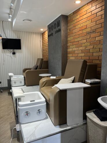 Мойки и раковины: Продается!!!! Распродают Салон по стоимости )можете звонить или писать — 16