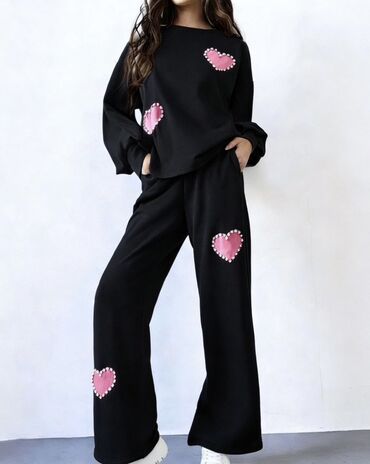 Gornji i donji deo: ❤️Ženski komplet trenerke sa srcima❤️
✅2300 din — 1