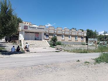sky plaza: Сдается в аренду здание под коммерцию в г. Балыкчы. - Фасадный — 1