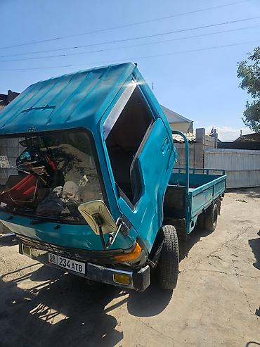 a8 d2: Грузовой автомобиль Toyota Dyna бирюзового цвета, предназначенный для — 5