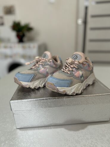 Women's Sneakers and athletic shoes: 1-2. Фото Кроссовки модные классные удобные для девочек. Размер 28 — 3