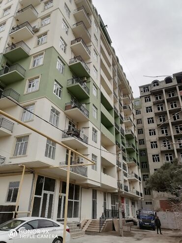 Mağazalar: Bina 28 may küçəsində yerləşir Ev binanın 3 cü mərtəbəsində yerləşir — 1