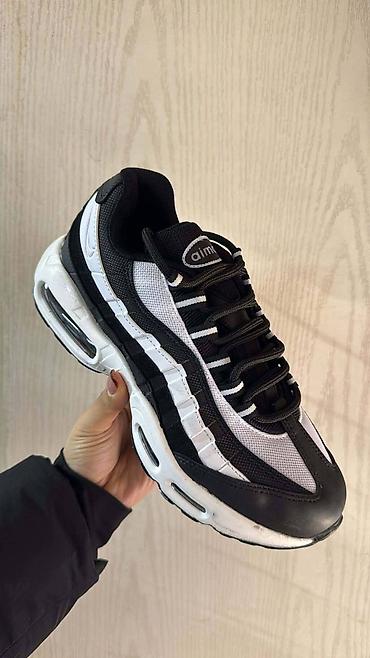 Patike: Nike patike brojevi i cena ispisana na slikama — 20