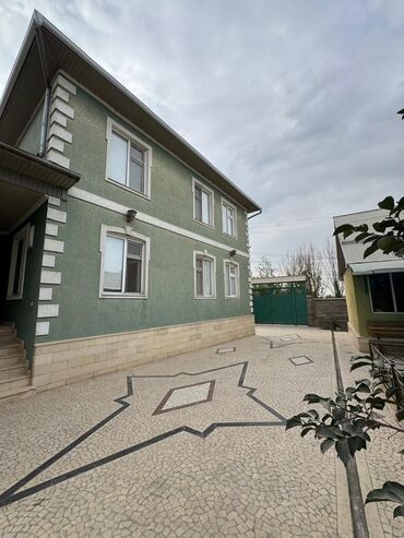 связи с переездом срочно: 250 м², 6 комнат