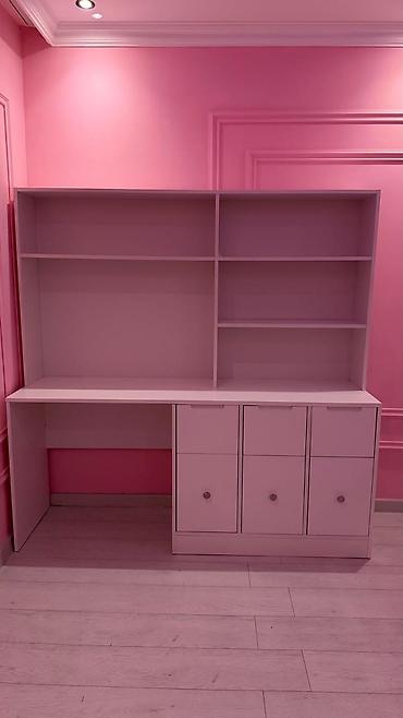 Masa və rəf sistemi – açıq çəhrayı rəngdə, minimalist dizayn. - Geniş lalafo.az -da Masa və rəf sistemi – açıq çəhrayı rəngdə, minimalist dizayn. - Geniş