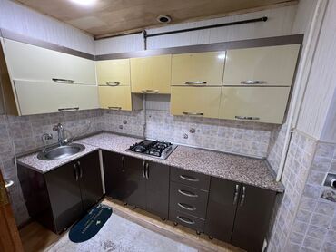 metbext masasi: Metbex mebeli. 300azn. ölçü 240/95sm. üzerinde qaz moyka