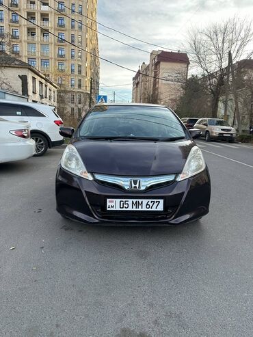 Honda: Honda Fit: 2011 г., 1.3 л, Гибрид