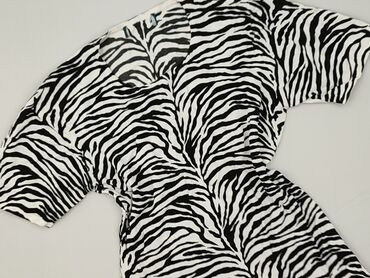 białe t shirty z czerwonem napisem: T-shirt damski, rozmiar S