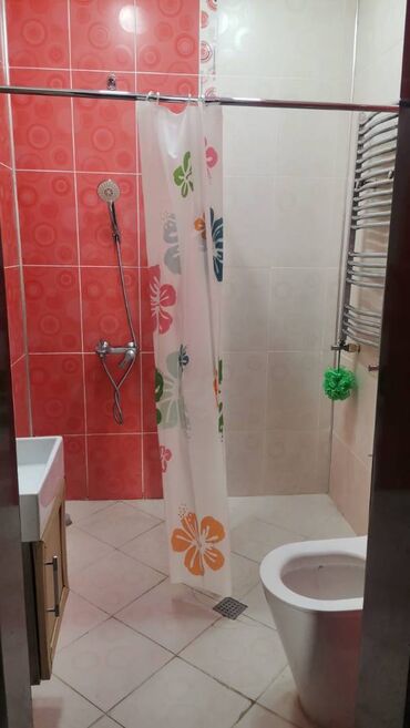 Mənzil kirayələyirəm: 4 otaqlı, 160 kv. m — 6