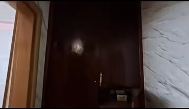 Otaqların satışı: Satılır: Mənzilin giriş hissəsi və dəhlizi - Geniş, işıqlı dəhliz — 12