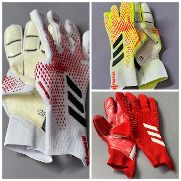 перчатки для спорта: Вратарские перчатки adidas красного цвета придает особый вид и