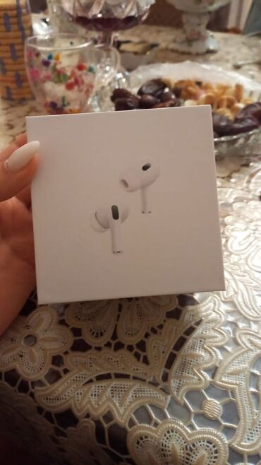 telefon ekran satisi: Airpods qulaqlıq telefon aksesuarları yerinden alınıb hec istifade