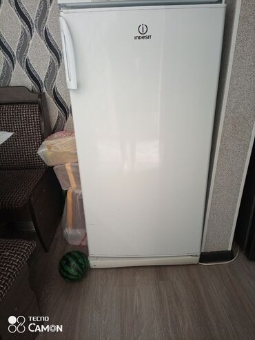 холодильник бу продаю: Холодильник Indesit, Б/у, Встраиваемый