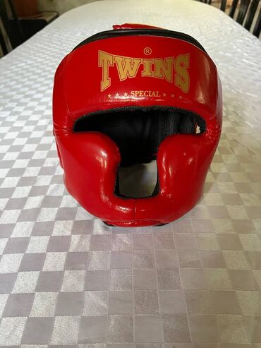 манекен для бокса: Шлем для бокса "Twins"