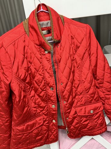 куртка s: Massimo dutti куртка в очень хорошем состоянии 
Размер 42 S
Прошу 1000