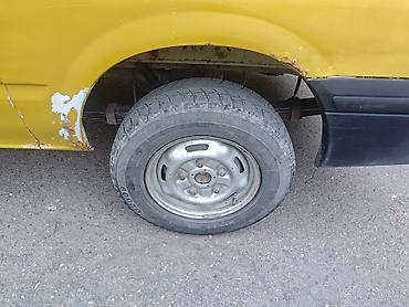 грузовой кара: Грузовой фургон Ford Transit (желтый) - Кузов: цельнометаллический — 8