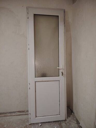 şüşe qapılar: Plastik (PVC) qapı uzunu 2m 35sm Eni 80sm - Rəng: ağ - Material: PVC