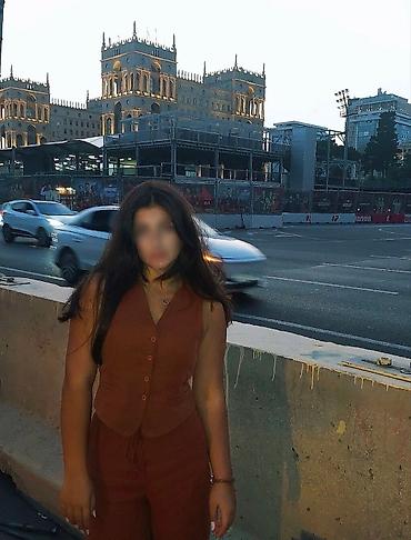 kətan kostyum: 100% kətan. 250 manata alınıb, üst L, alt M ölçü. üç dəfə geyinilib — 2