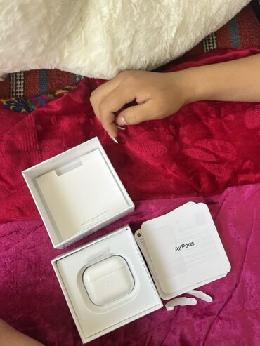 airpods case: Беспроводные наушники Apple AirPods с зарядным футляром