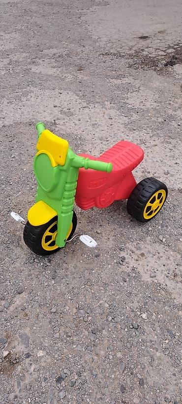 musiqili yeni il oyuncaqları: Uşaq üçün pedallı üçtəkərli motosiklet oyuncağı - Rənglər: yaşıl-sarı — 1